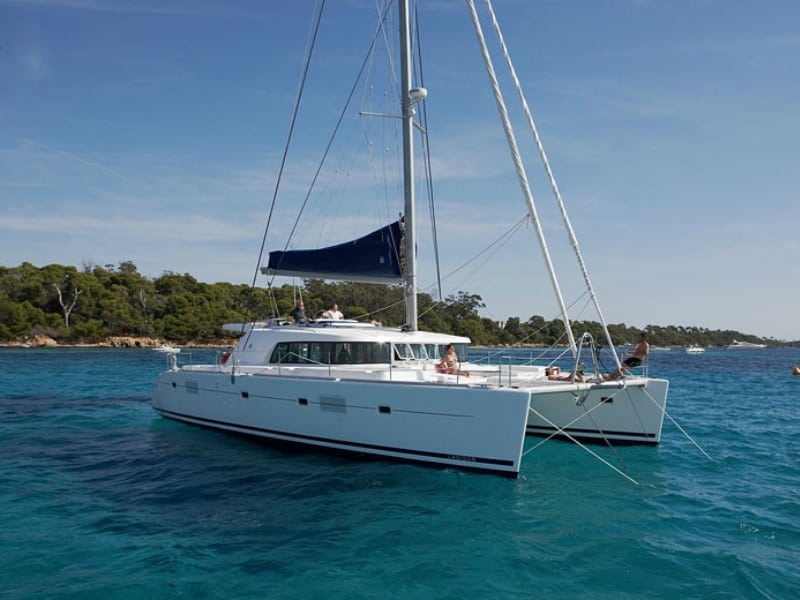 Istion-Yachting-Lagoon500-a