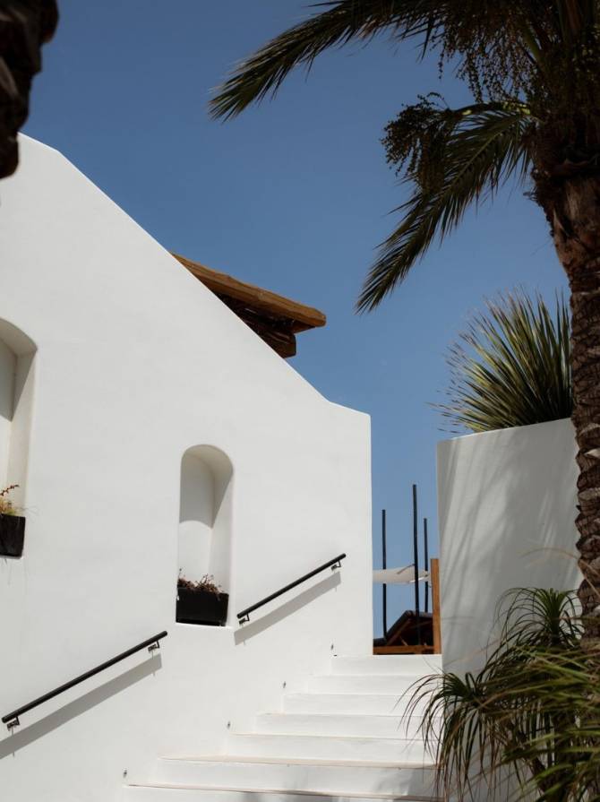 High-end culinary experiences through fine dining experiences greece with private chef santorini and luxury lifestyle management greece.