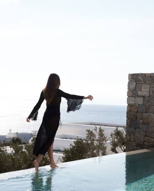 fine living services greece(2}